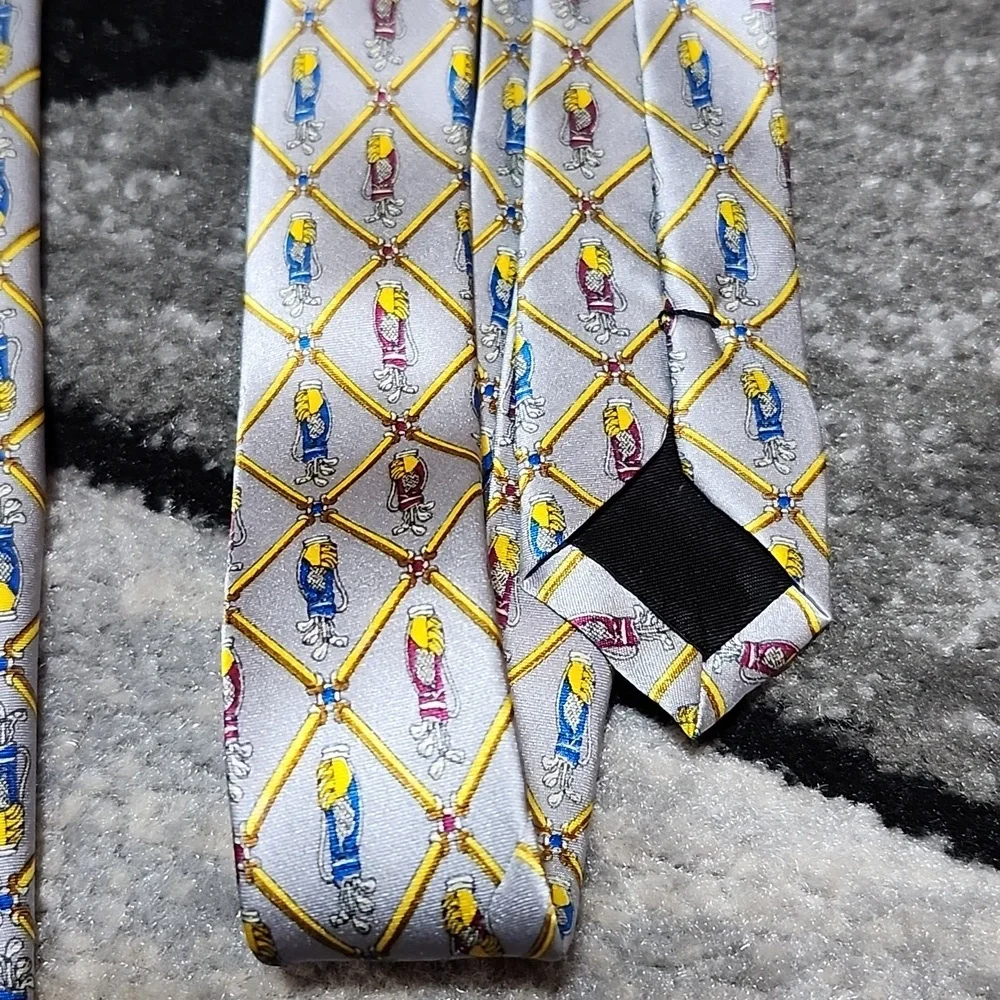 VINTAGE SINSABANG GOLF-BAGS GOLFING THEMED PURE SILK NECK TIE